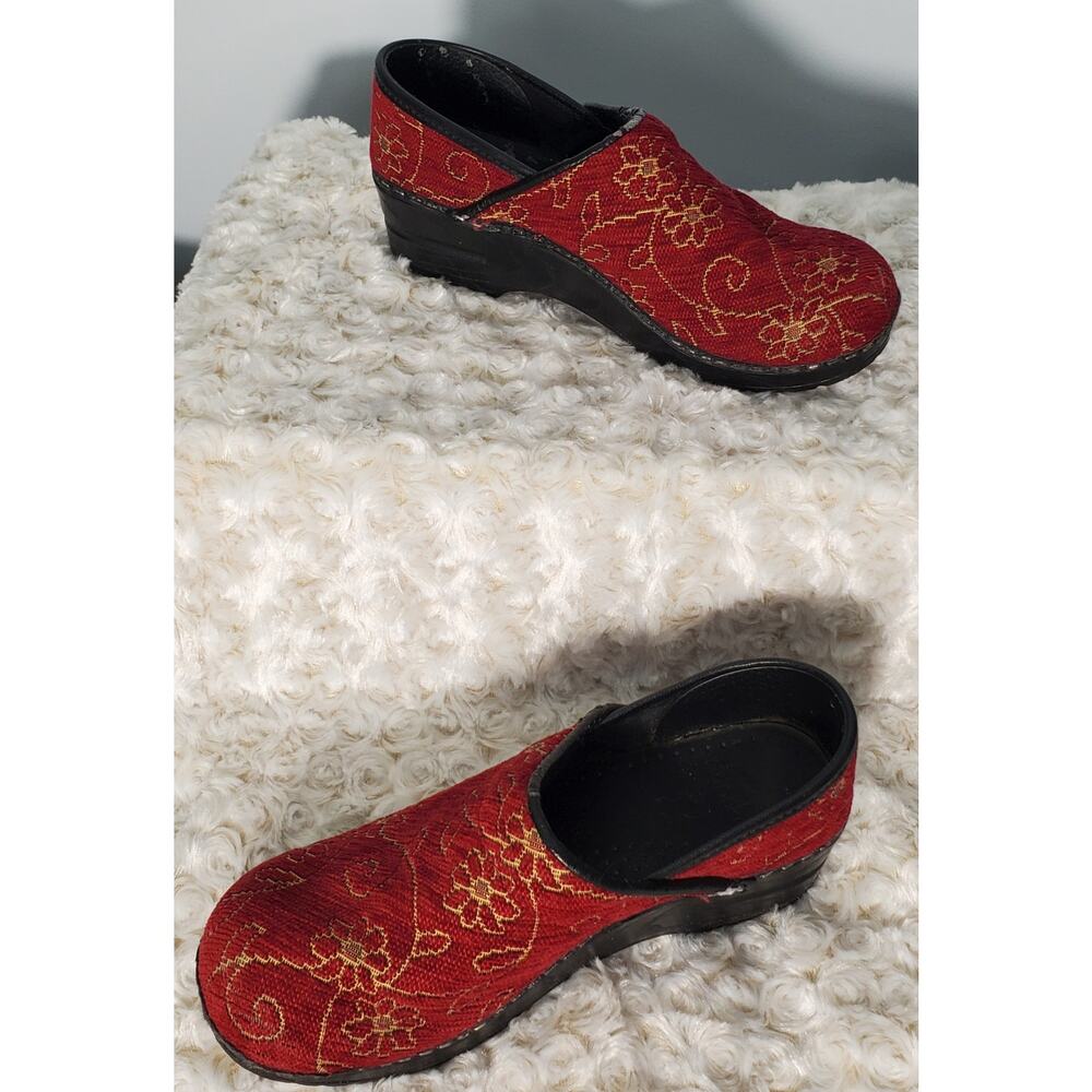 Dansko Womens Red Tapestry Clog Size Eu 37 Cottag… - image 4
